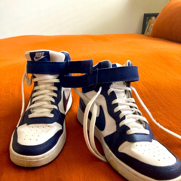 Nike high Burroughs is 6.5Y = 8W - Picture 1 of 2